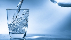 Mineralwasser_Wasserglas_iStock Luchschen.jpg